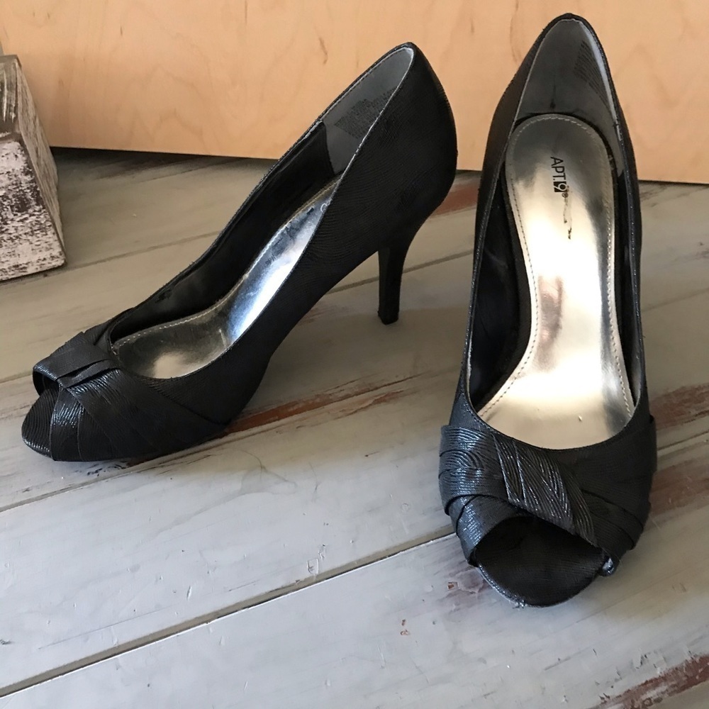 APT‎ 9 black 3 1/2” high heels size 7 - Picture 3 of 7
